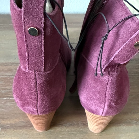 Elegant Burgundy Suede Wedge Ankle Boots 8 NWOT - Picture 4 of 4